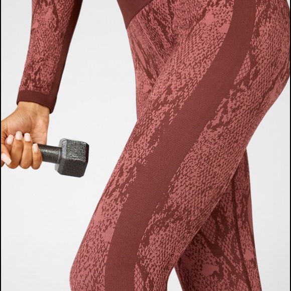 High-Waisted Seamless Snakeskin 7/8 - Picture 4 of 15